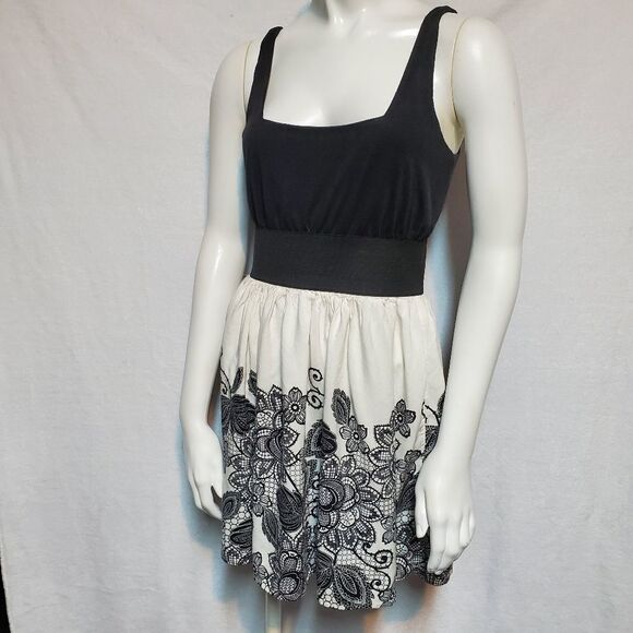 A-List Black & White Floral Dress (Medium) - Picture 1 of 5